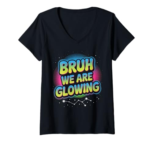 Damen Bruh We Are Glowing Retro-Gruppe „Hello Summer Glowing Era“ T-Shirt mit V-Ausschnitt Damen Bruh We Are Glowing Retro-Gruppe „Hello Summer Glowing Era“ T-Shirt mit V-Ausschnitt von Bruh We Are Glowing Summer Team Design