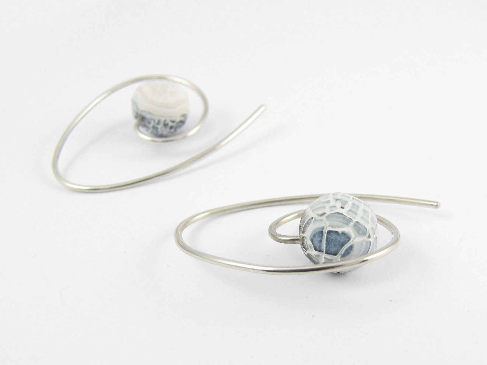 Draht-Ohrhänger - Silber Mit Achatkugeln Draht-Ohrhänger - Silber Mit Achatkugeln von BruhnsUndGassmann