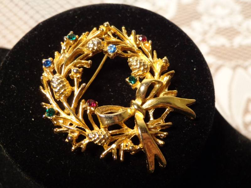 Kranz Brosche - Gold Und Strass Adventskranz 13-589 von BubbiesMemories