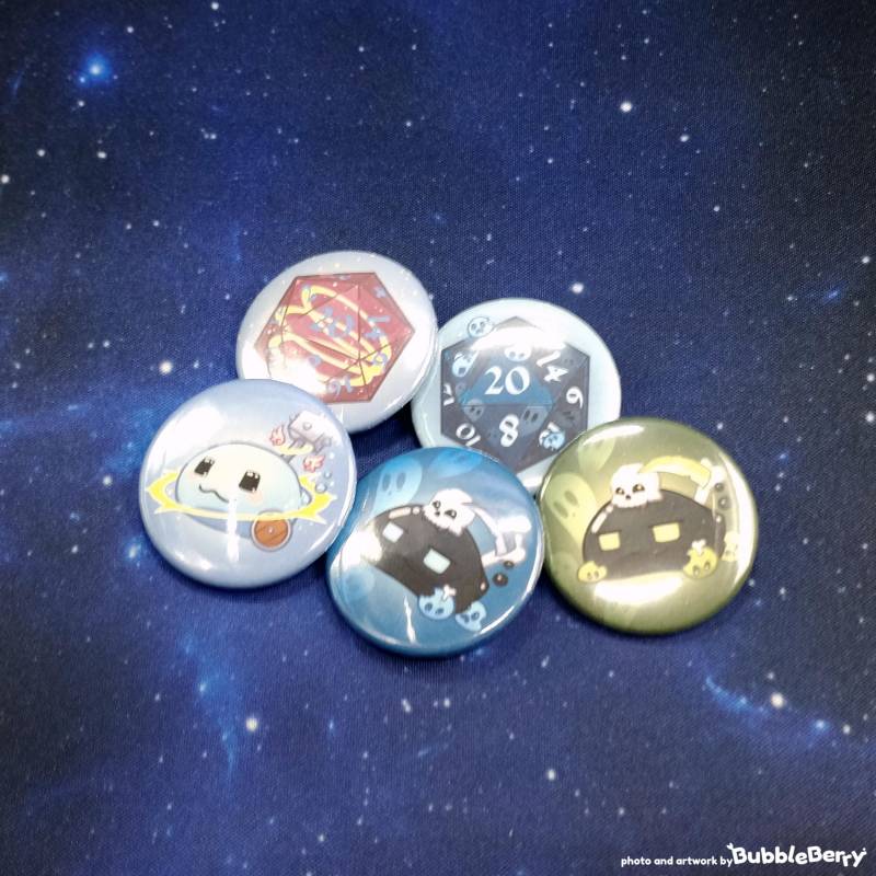 38mm Button - W20 Kleriker Nekromant Sicherheitsnadel Verschluss von BubbleberryInk