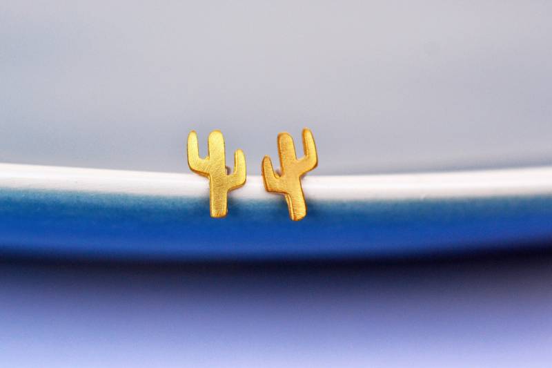 Gold Kaktus Ohrstecker - Kleine Saguaro Schmuck von Bubblebox
