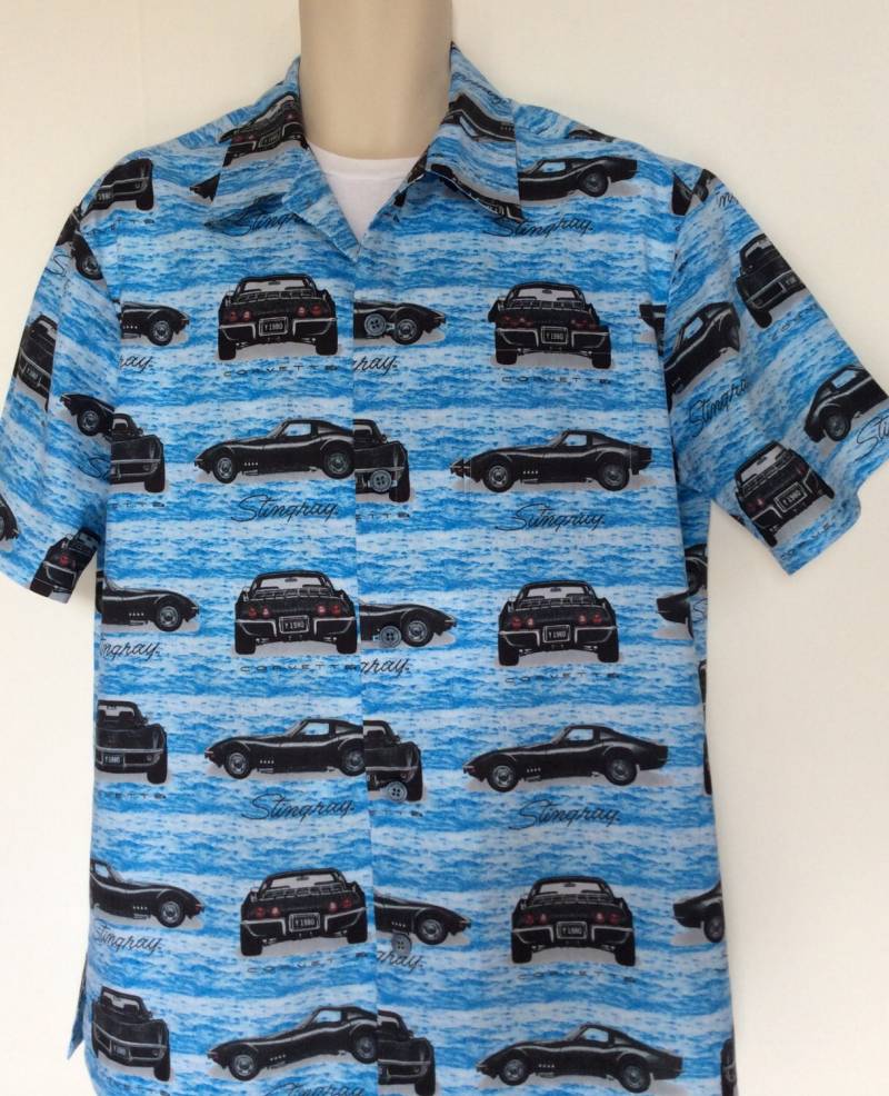 Handgefertigtes Herrenhemd Aus Dem Jahr 1980 Corvette Stingray Zum Knöpfen von Bubbyfly