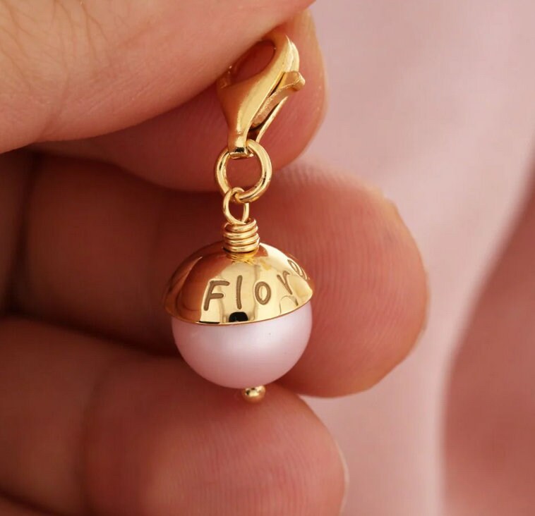 Namensperle Anhänger Mit Gravur Gold Hochzeit Geschenk Charm Name Geschenkidee Trauzeugin Schmuck 925 Silber Silbercharm Armband Wunschtext von BubiduDE