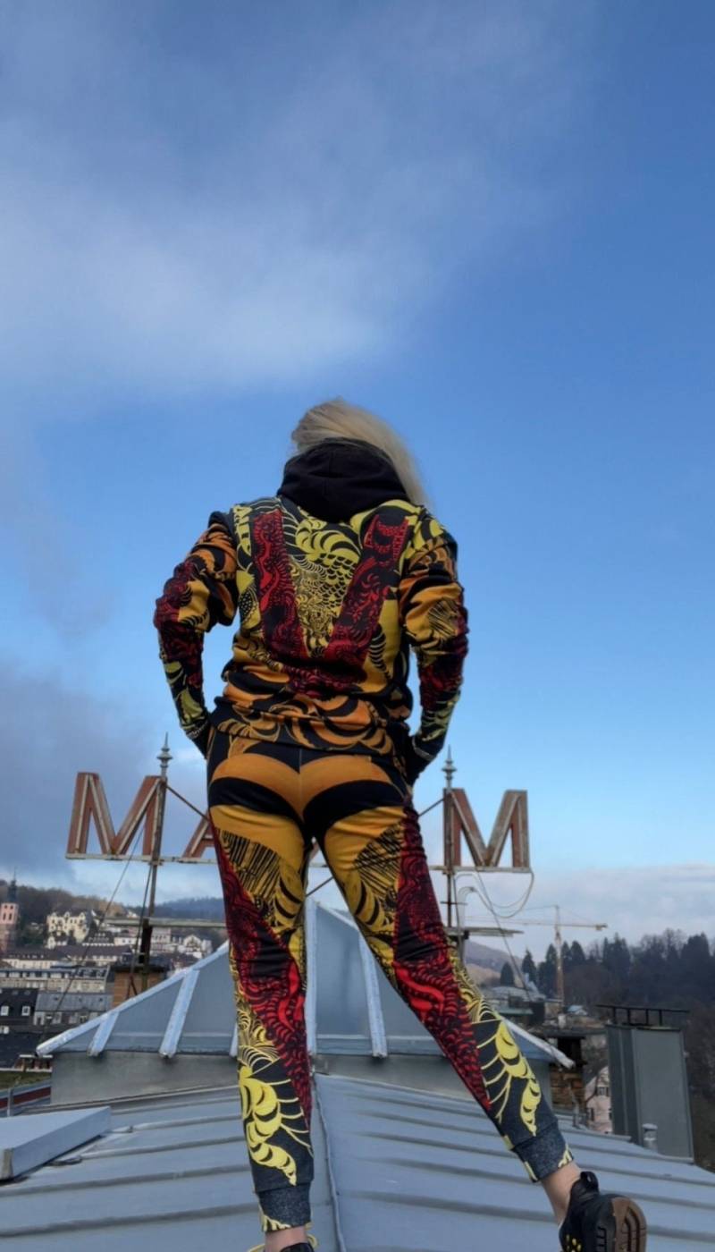 Bublikart Damen Jogger "Not Versace" von BublikArtShop