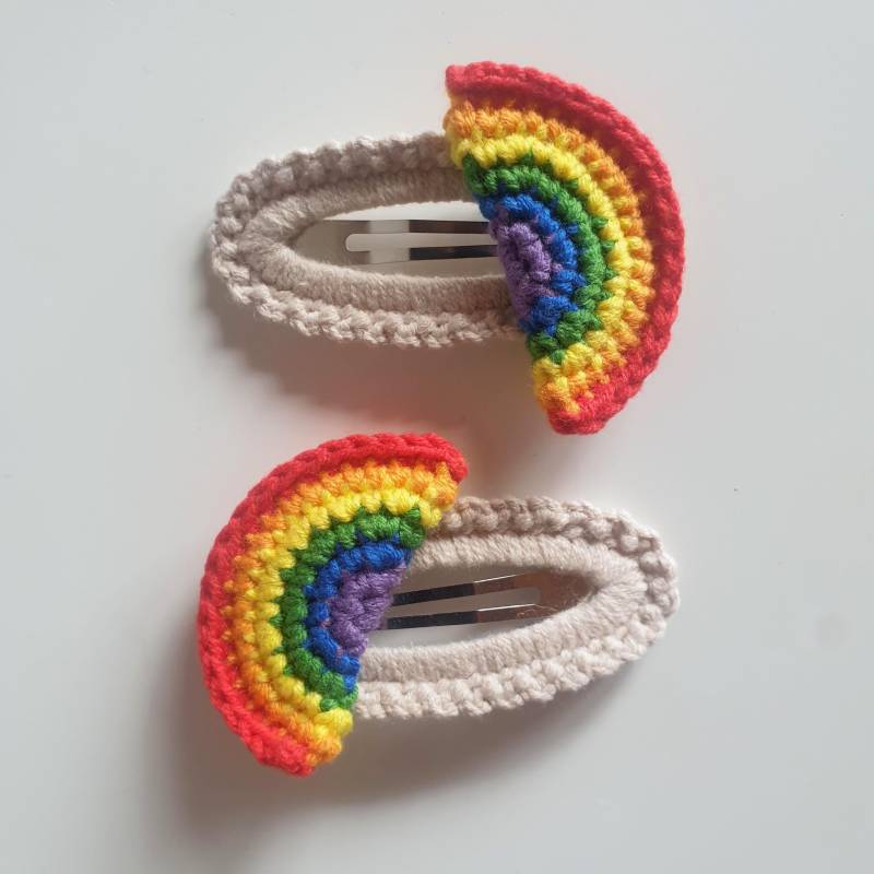 Regenbogen Haarspange Gehäkelt - Pride Accessoire Handgemachte Buntes Haarclip Lgbtq Geschenkidee von BubuChrochet