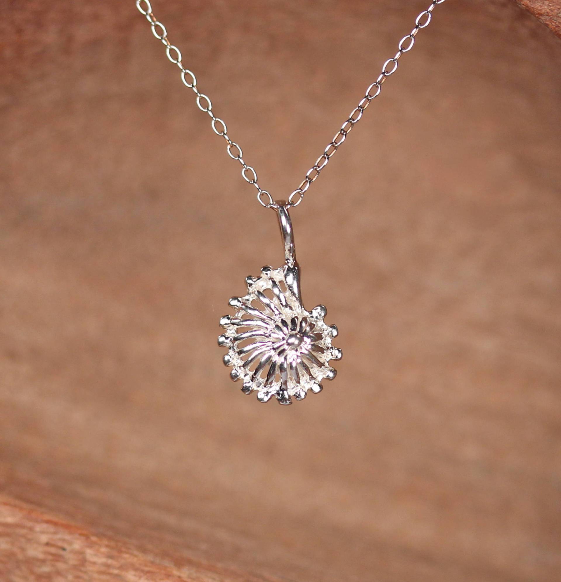 Ammonite Halskette, Infinity Spiral Shell Anhänger, Sterling Silber Kette von BubuRuby