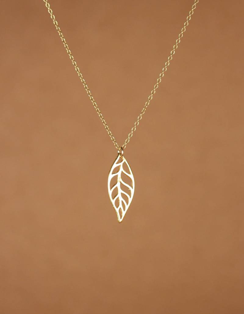 Blattgold Umriss Halskette Zierlicher Natur Schmuck Blattgold Umriss Halskette Zierlicher Natur Schmuck von BubuRuby