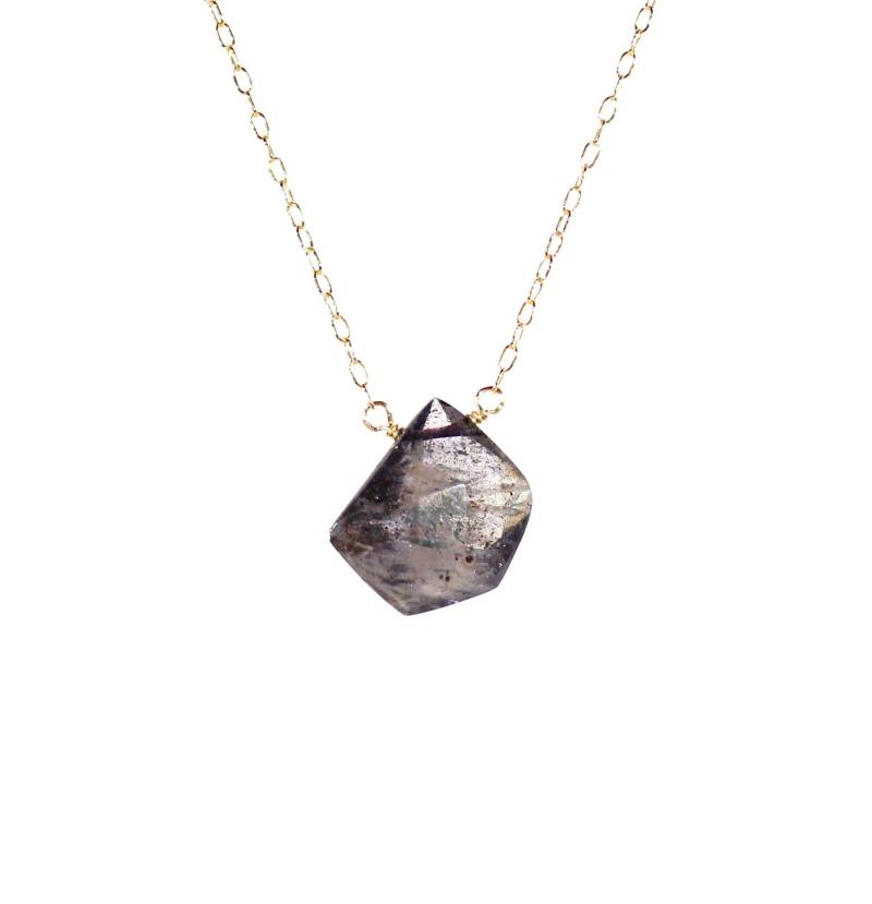 Blaue Kristall Halskette, Blauer Iolith Anhänger, Dunkelblauer Kristall, Chakra Zierliche 14K Gold Filled Kette Blaue Kristall Halskette, Blauer Iolith Anhänger, Dunkelblauer Kristall, Chakra Zierliche 14K Gold Filled Kette von BubuRuby