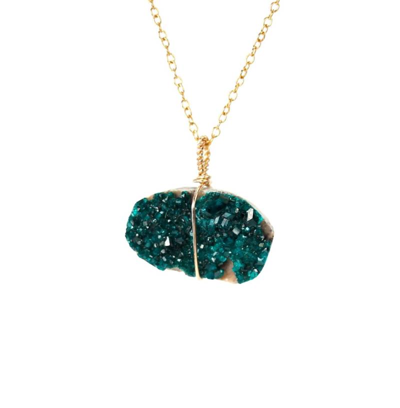 Dioptas Halskette - Druzy Grüner Kristall Draht Gewickelter Anhänger An Einer 14K Gold Filled Kette Dioptas Halskette - Druzy Grüner Kristall Draht Gewickelter Anhänger An Einer 14K Gold Filled Kette von BubuRuby
