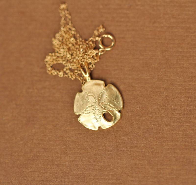 Gold Sand Dollar Halskette - Strand Seestern Ein Vermeil Sanddollar Anhänger An Einer 14K Gold Filled Kette von BubuRuby