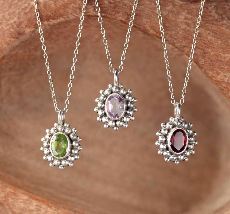 sterling Silber Edelstein-Halskette Peridot, Amethyst, Granat, Iolith sterling Silber Edelstein-Halskette Peridot, Amethyst, Granat, Iolith von BubuRuby