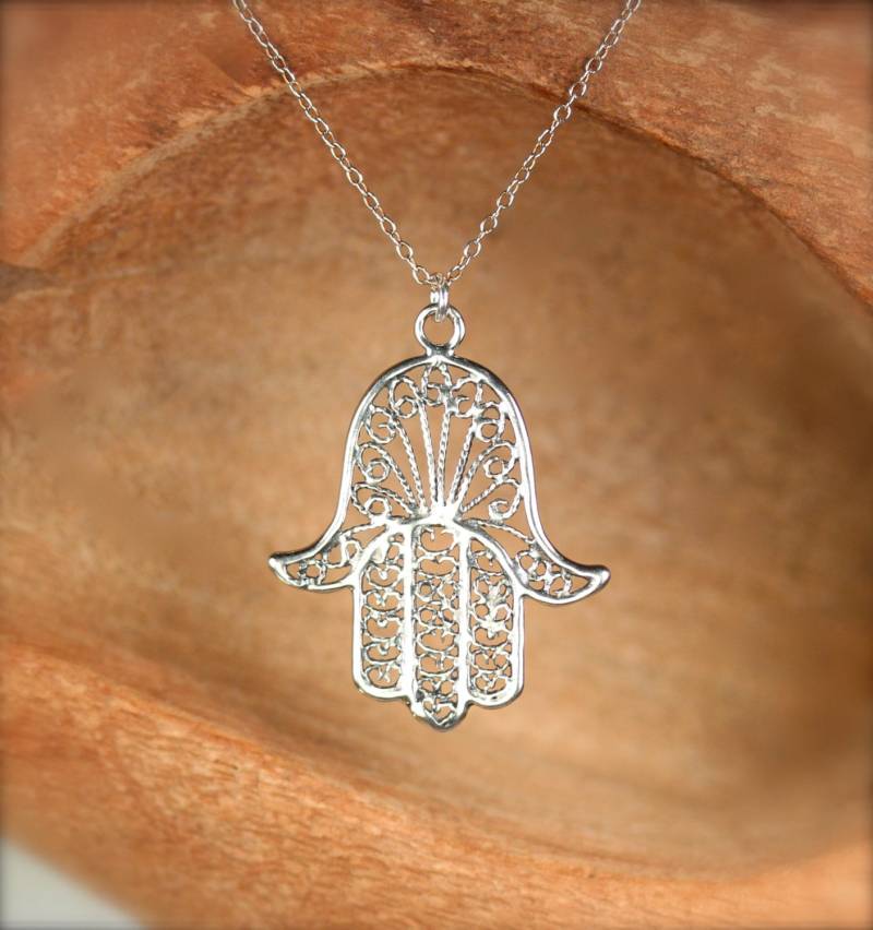 Hamsa Halskette - Sterling Silber Charm Khamsa Amulett Eine Filigrane Auf Einer Kette Hamsa Halskette - Sterling Silber Charm Khamsa Amulett Eine Filigrane Auf Einer Kette von BubuRuby