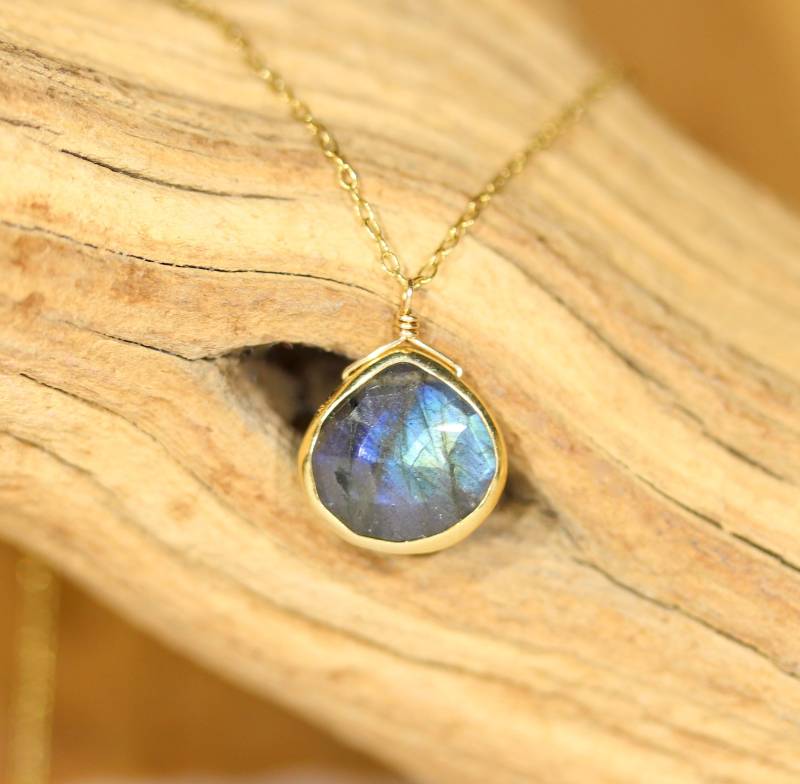 Labradorit-Halskette, Regenbogen-Blauer Kristall Irisierend Anhänger 14K Gold Gefüllte Kette Labradorit-Halskette, Regenbogen-Blauer Kristall Irisierend Anhänger 14K Gold Gefüllte Kette von BubuRuby