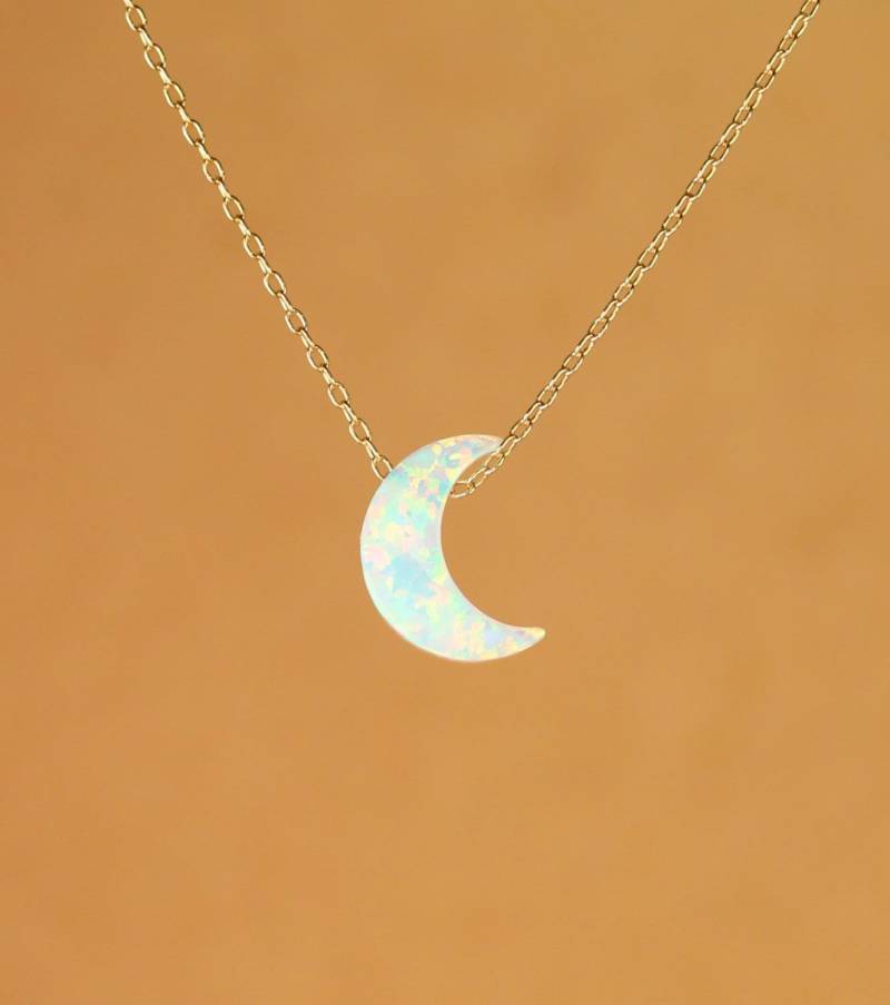 Mond Halskette - Opal Halbmond Ein Halbmond, Der An Einer 14K Gold Vermeil Oder Sterling Silber Kette Hängt von BubuRuby