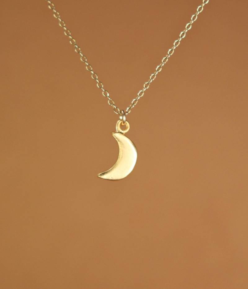 Mond Halskette - Winzige Gold Halbmond Ein 14K Gold Overlay Kleiner An Einer Filled Kette von BubuRuby