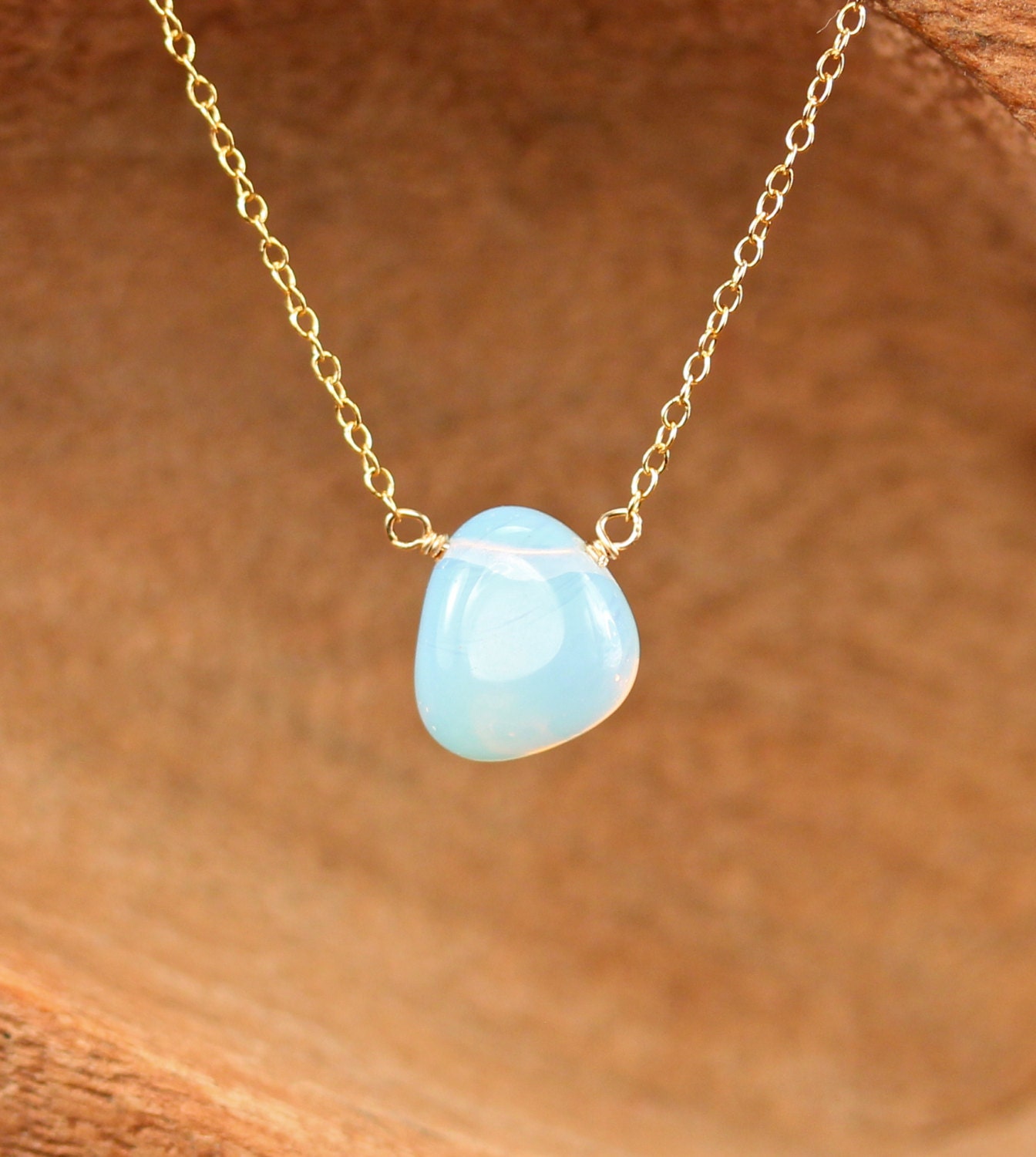 Opalite Pebble Halskette Milky Crystal Anhänger-Tropfen-Halskette, Zierliche Gold - Oder Silberkette Opalite Pebble Halskette Milky Crystal Anhänger-Tropfen-Halskette, Zierliche Gold - Oder Silberkette von BubuRuby
