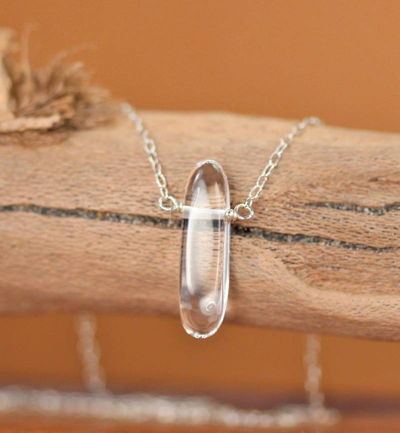 Quarz Halskette Chakra Anhänger, Geschliffener Bergkristall Anhänger An Einer Sterling Silber Kette von BubuRuby