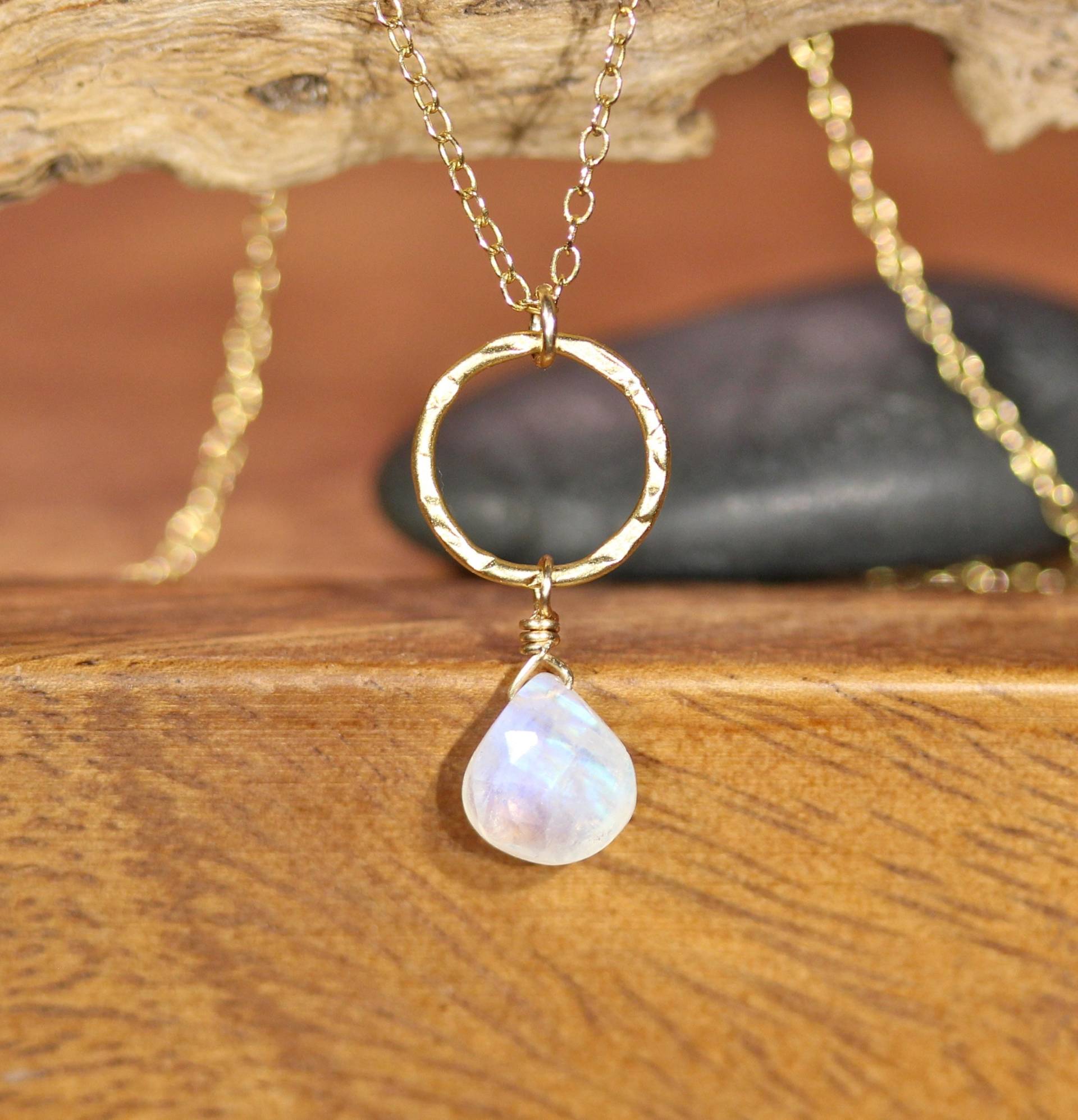 Regenbogen Mondstein Teardrop Halskette Gold Hoop, Juni Birthstone Regenbogen Mondstein Teardrop Halskette Gold Hoop, Juni Birthstone von BubuRuby