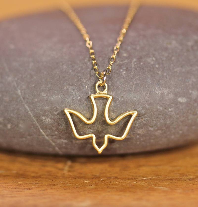 Taube Halskette Zierlicher Flugvogel Anhänger, Gedenkstätte, 14K Gold Filled Kette von BubuRuby