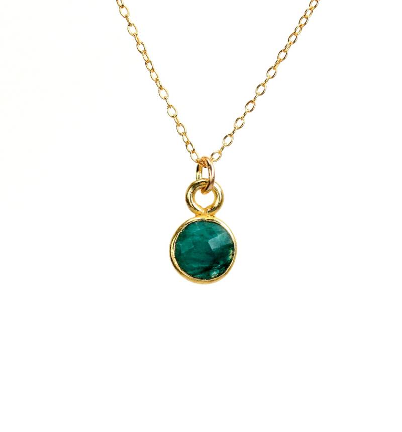 Winzige Grüne Smaragd Halskette, Mai Geburtsstein Schmuck, Layering Kristall Grüner Edelstein Schmuck Winzige Grüne Smaragd Halskette, Mai Geburtsstein Schmuck, Layering Kristall Grüner Edelstein Schmuck von BubuRuby