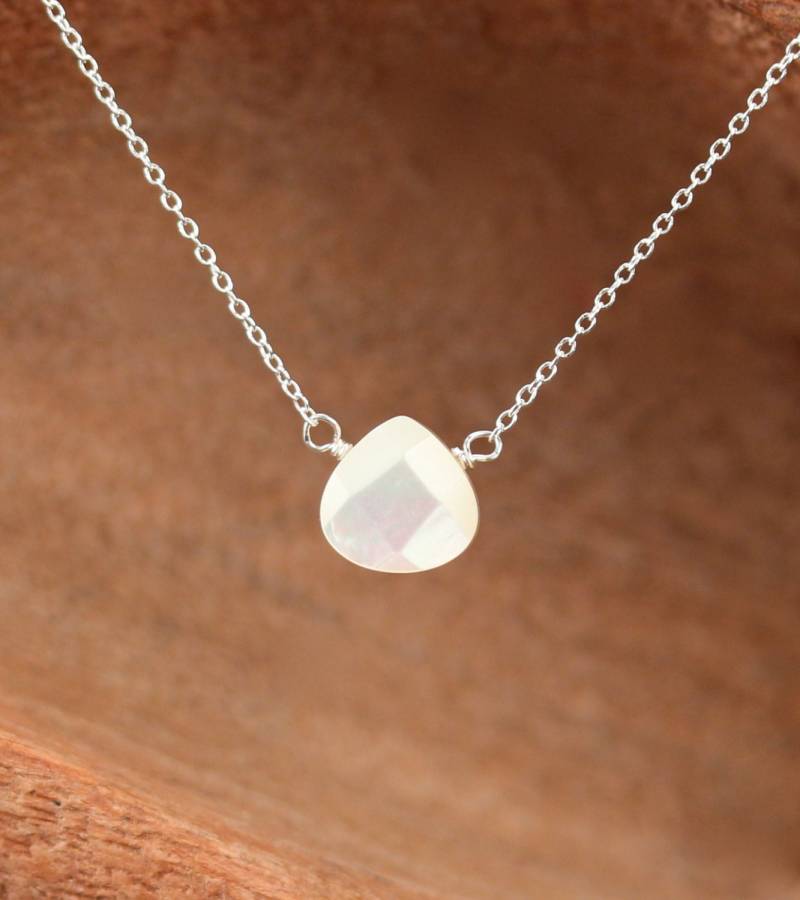 Zierliche Brauthalskette, Perlmutt Tropfen Anhänger, Brautjungfer Schmuck, 14K Gold Filled Kette von BubuRuby