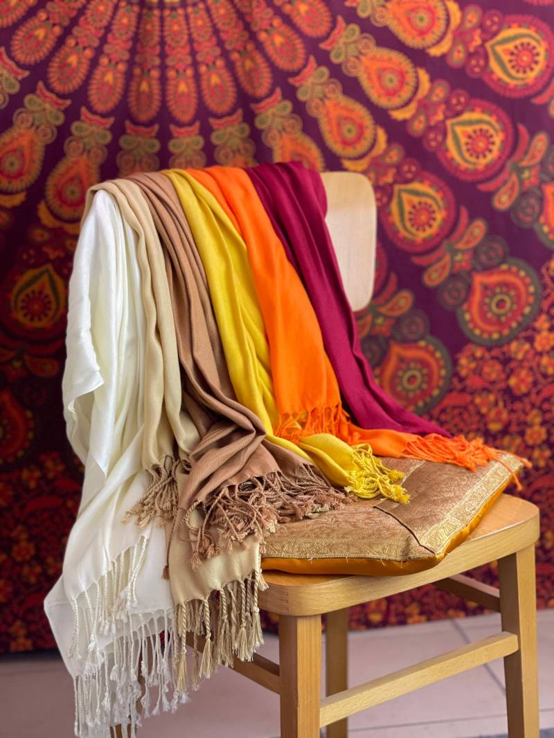 Leichter Super Softer Schal - Stola Mit Fransen Aus Viskose von BubusWonderland