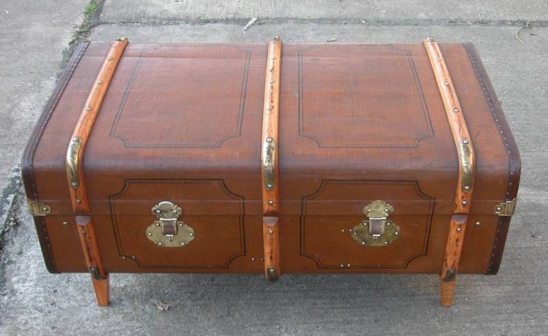 Original Berliner Koffer - Um 1915 Jetzt Als Couchtisch Von Außen Restauriert von BuchundMoebel