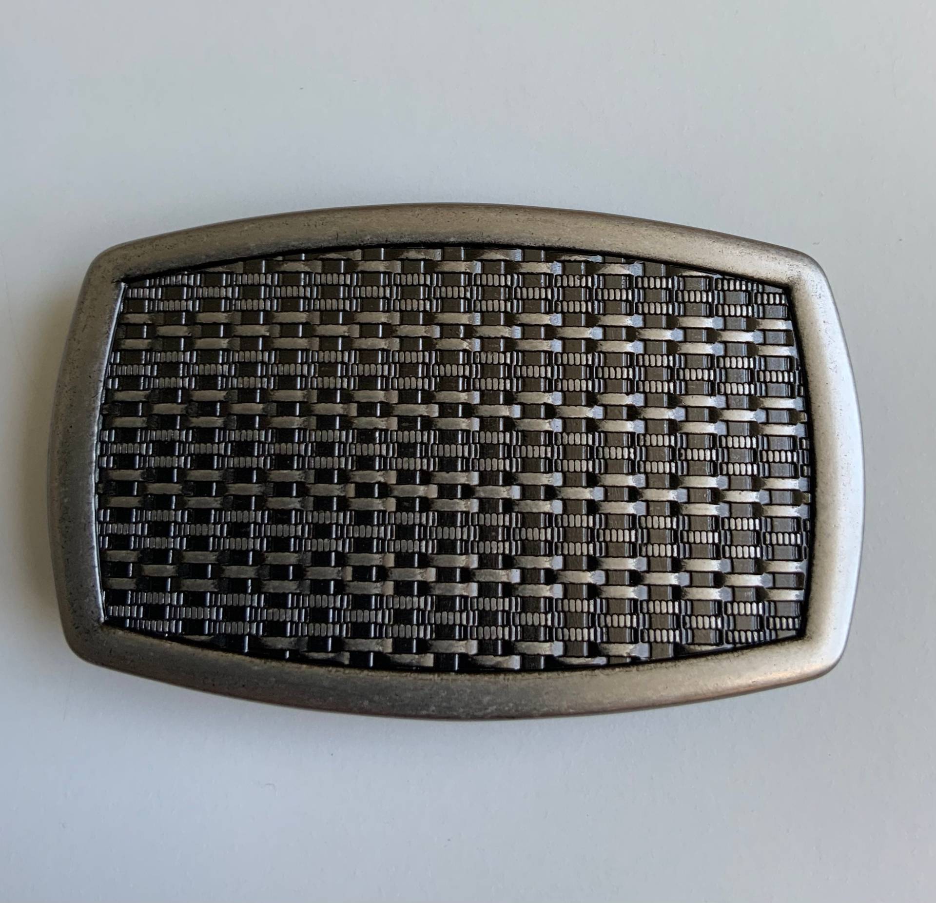 Abgerundete Rechteckige Gürtelschnalle Mit Kariertem Webdesign Und Borte Antique Nickel Abgerundete Rechteckige Gürtelschnalle Mit Kariertem Webdesign Und Borte Antique Nickel von BuckleBazaar