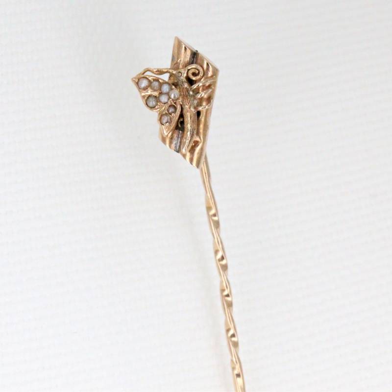 Antik Anfang Des 20.jh. 9 Karat Gelbgold Perle Set Schmetterling Stickpin - Circa 1900 von BuckleburysAntiques