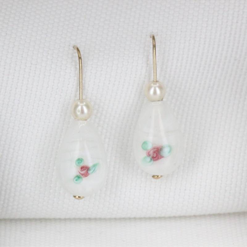 Handgemachte 9 Karat Gelbgold Muranoglas Und Perlen Hängeohrringe von BuckleburysAntiques