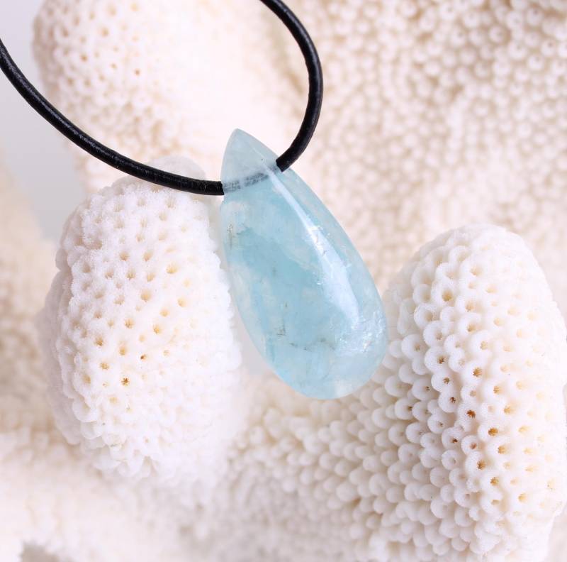 Blauer Aquamarin Cabochon Anhänger Kettenanhänger Hals Schmuck Echter Edelstein Mit Lederband - Einzelstück Blauer Aquamarin Cabochon Anhänger Kettenanhänger Hals Schmuck Echter Edelstein Mit Lederband - Einzelstück von Budawi
