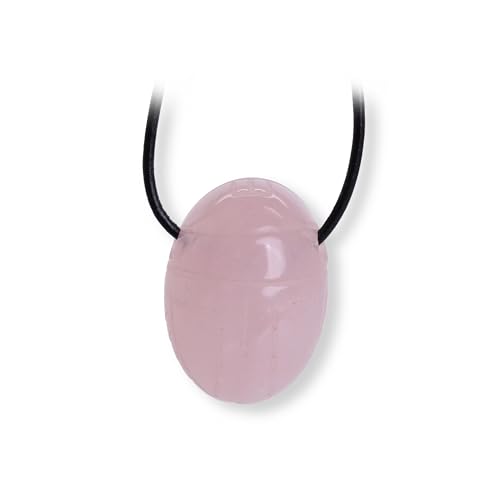 Budawi® Rosenquarz Skarabäus Anhänger ca. 30 x 22 mm – gebohrter Edelsteinanhänger mit schwarzem Lederband zum Kürzen – handgeschliffener Glücksbringer – inkl. Organzasäckchen von Budawi