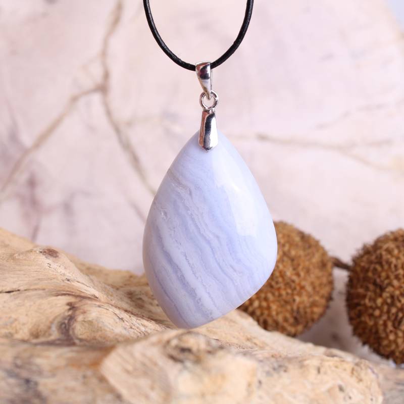 Chalcedon Cabochon Anhänger Kettenanhänger Hals Schmuck 925 Silber Öse Echter Edelstein Mit Lederband - Einzelstück von Budawi