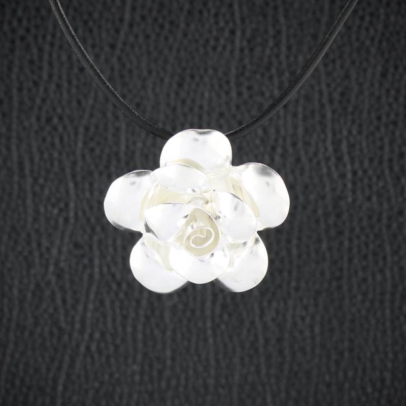 Eleganter Rosenblüten Anhänger Kettenanhänger Aus 925Er Sterling Silber - Symbol Für Liebe Und Zeitlose Schönheit Eleganter Rosenblüten Anhänger Kettenanhänger Aus 925Er Sterling Silber - Symbol Für Liebe Und Zeitlose Schönheit von Budawi