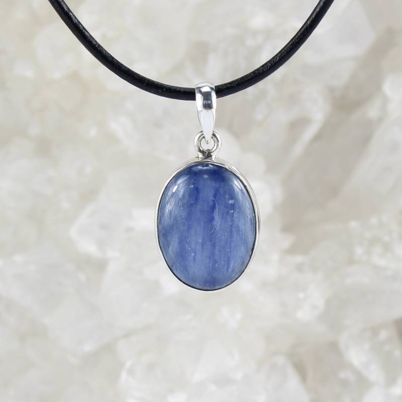 Kyanit Anhänger Kettenanhänger Hals Schmuck 925 Sterling Silber Echter Edelstein Mit Lederband - Einzelstück Kyanit Anhänger Kettenanhänger Hals Schmuck 925 Sterling Silber Echter Edelstein Mit Lederband - Einzelstück von Budawi