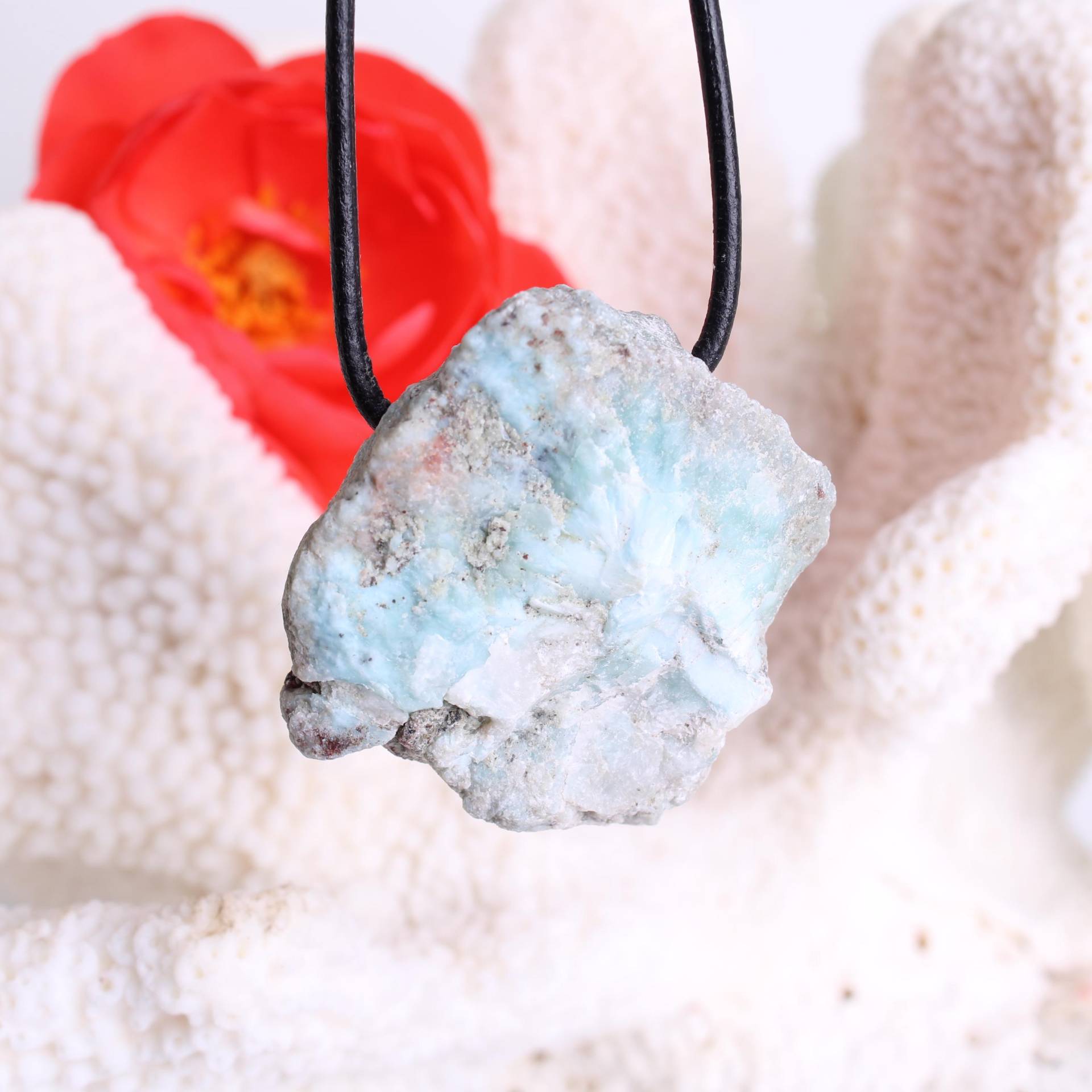 Larimar Anhänger Rohstein Gebohrt | Edelsteinanhänger 39x39 Mm 27, 8 G Mit Schwarzem Lederband & Geschenkbox Einzelstück Larimar Anhänger Rohstein Gebohrt | Edelsteinanhänger 39x39 Mm 27, 8 G Mit Schwarzem Lederband & Geschenkbox Einzelstück von Budawi