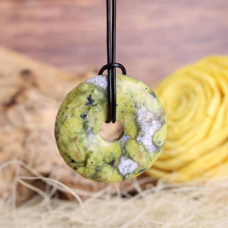 Lizardit Donut Anhänger 30 Oder 40 Mm Kettenanhänger Hals Schmuck Echter Edelstein Mit Lederband Lizardit Donut Anhänger 30 Oder 40 Mm Kettenanhänger Hals Schmuck Echter Edelstein Mit Lederband von Budawi