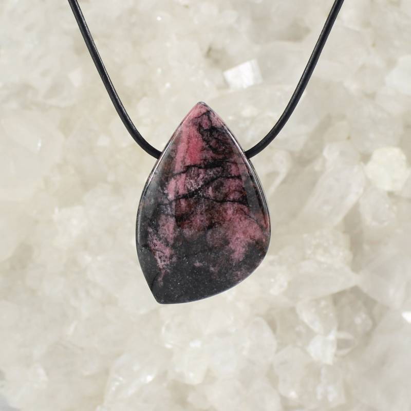 Rhodonit Anhänger Kettenanhänger Hals Schmuck Echter Edelstein Mit Lederband - Einzelstück von Budawi