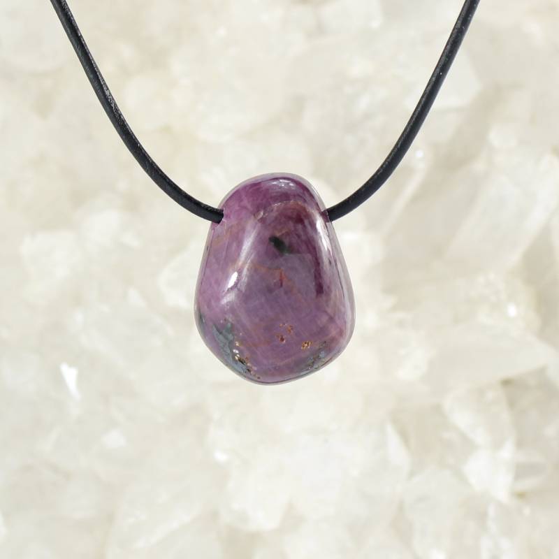 Rubin Trommelstein Anhänger Kettenanhänger Hals Schmuck Echter Edelstein Handgefertigt Mit Lederband - Einzelstück von Budawi