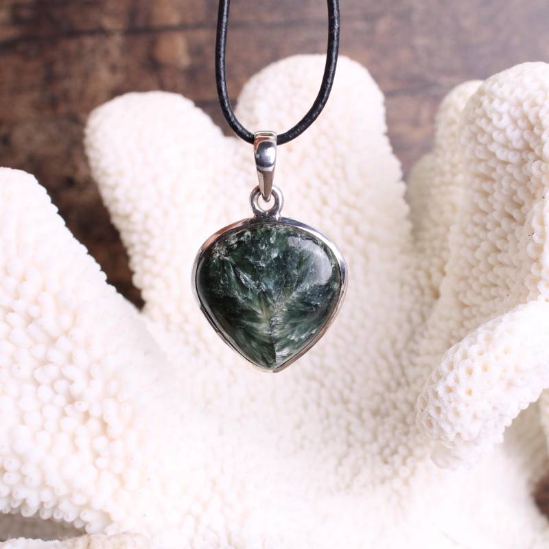 Serafinit | Klinochlor Anhänger Kettenanhänger Hals Schmuck 925 Sterling Silber Echter Edelstein Mit Lederband - Einzelstück von Budawi