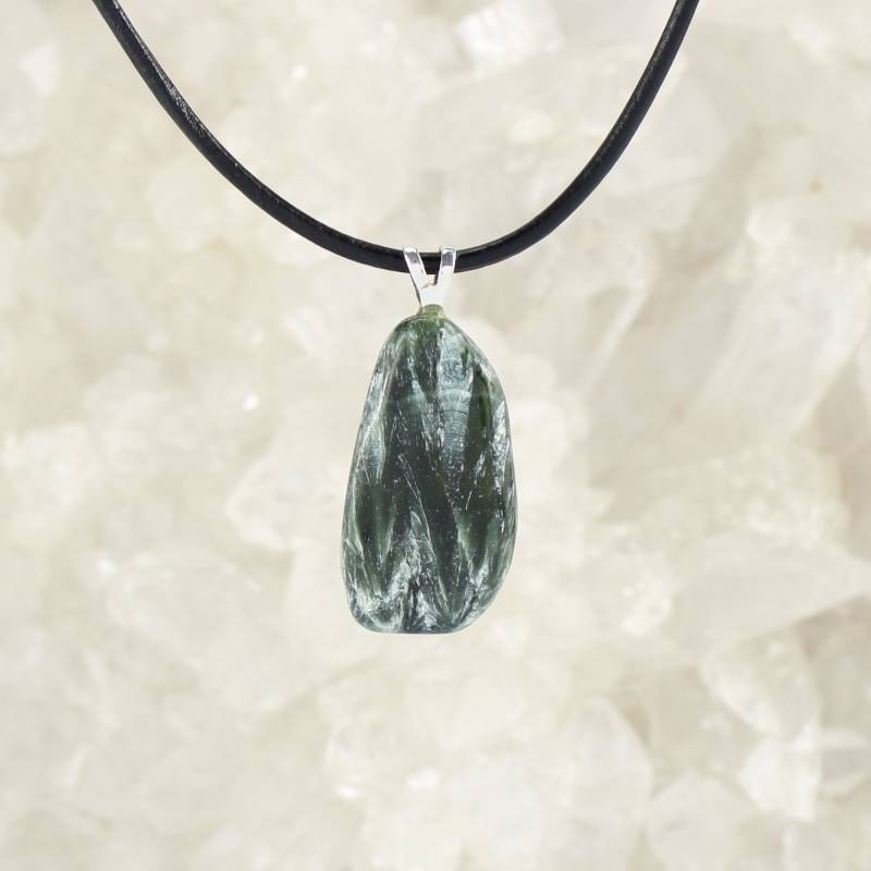 Seraphinit Trommelstein Anhänger Kettenanhänger Hals Schmuck 925Er Sterling Silber Öse Echter Edelstein Mit Lederband - Einzelstück von Budawi