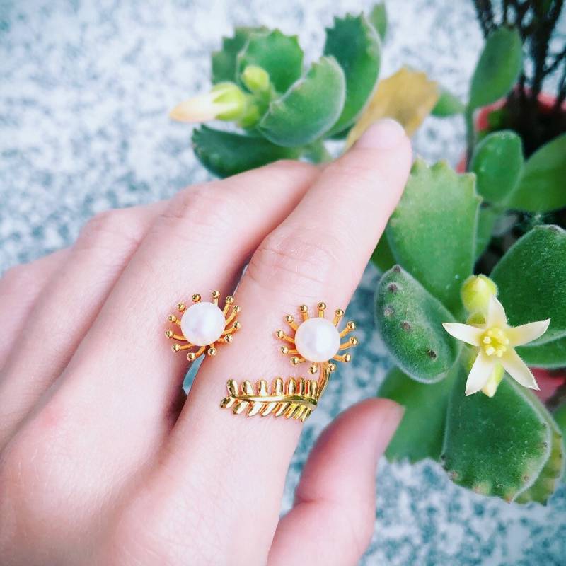 Gold Vermeil Sterling Silber Mimose Ring, Perle Blume von BuddingJewelry