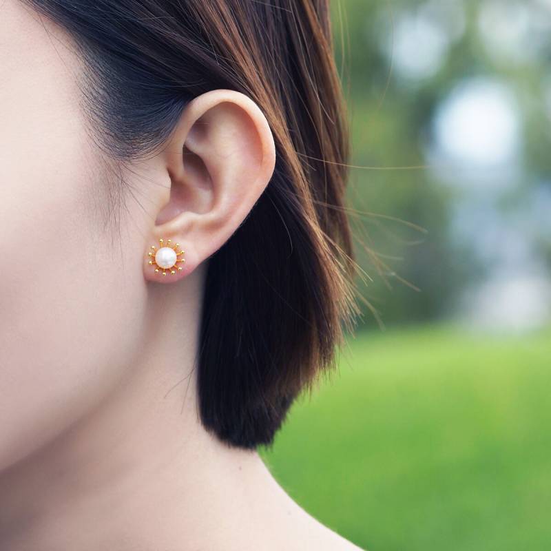 Gold Vermeil Mimosa Blume Ohrstecker, Sterling Silber, Perle von BuddingJewelry