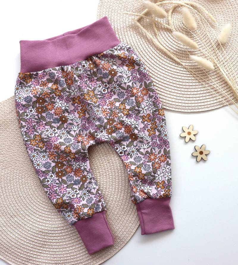 Pumphose Baby Kind Mädchen Vintage Blumen/Lavendel Gr. 50-92 von BuddlejaKids