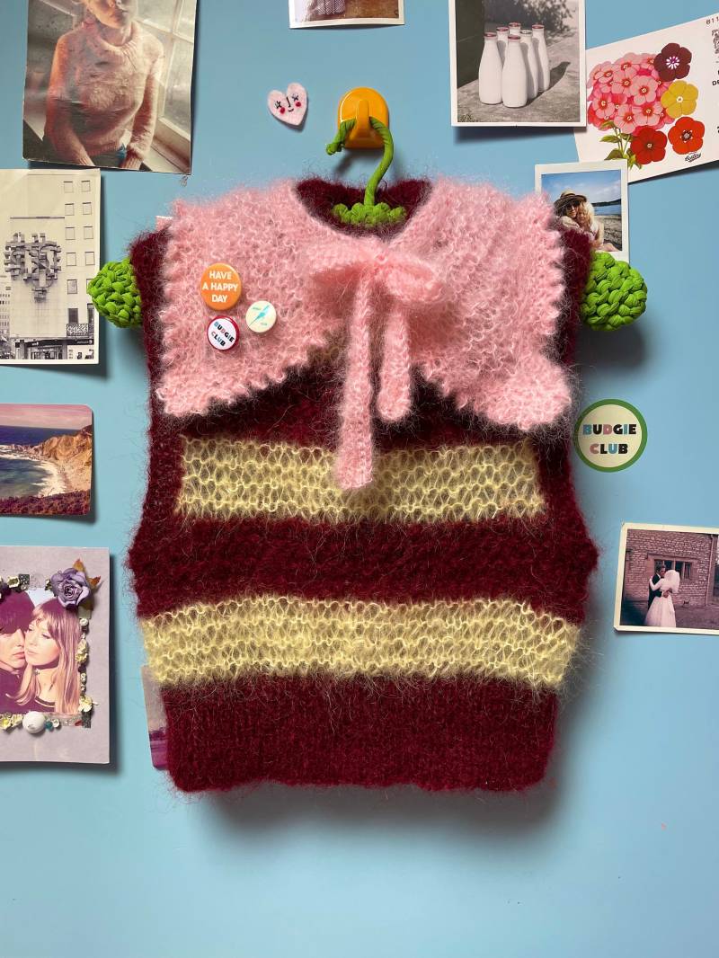 Burgundy & Gelbe Streifen Hand Gestrickte Tank Top Größe 8 von BudgieClub