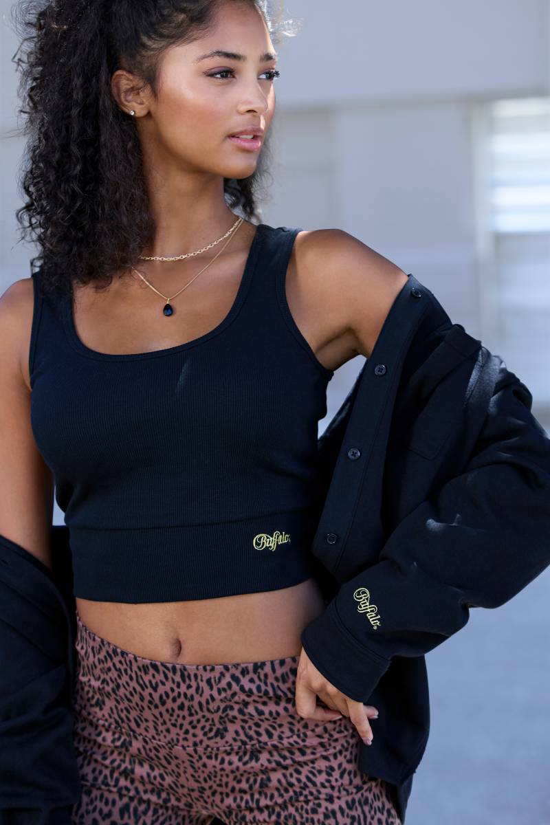 Buffalo Crop-Top in Rippstruktur mit breitem Bund von Buffalo