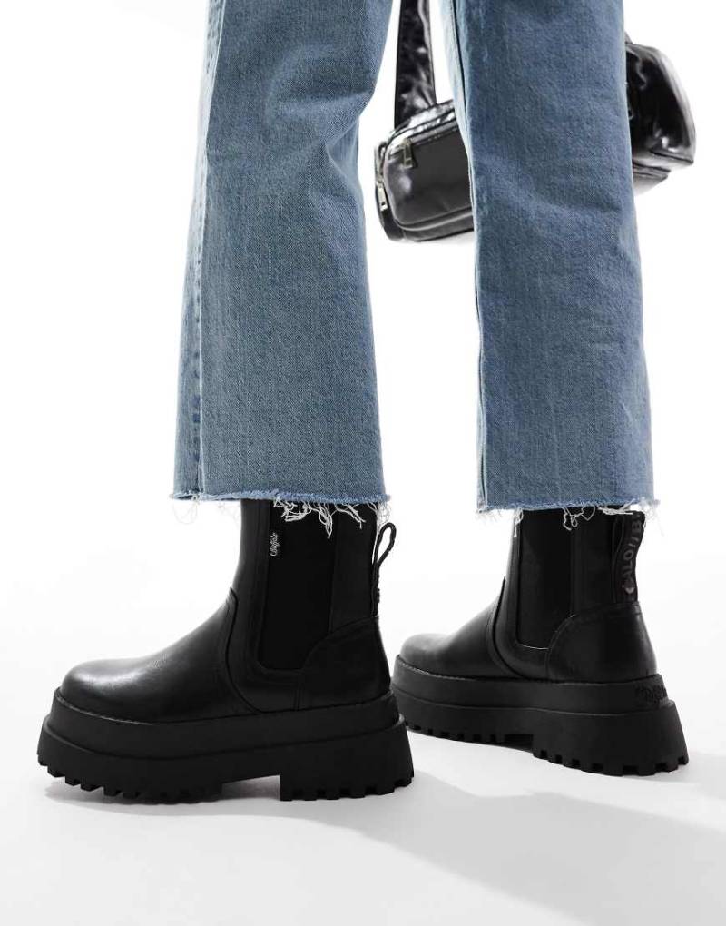 Buffalo - Stiefel in Schwarz mit dicker Sohle Buffalo - Stiefel in Schwarz mit dicker Sohle von Buffalo
