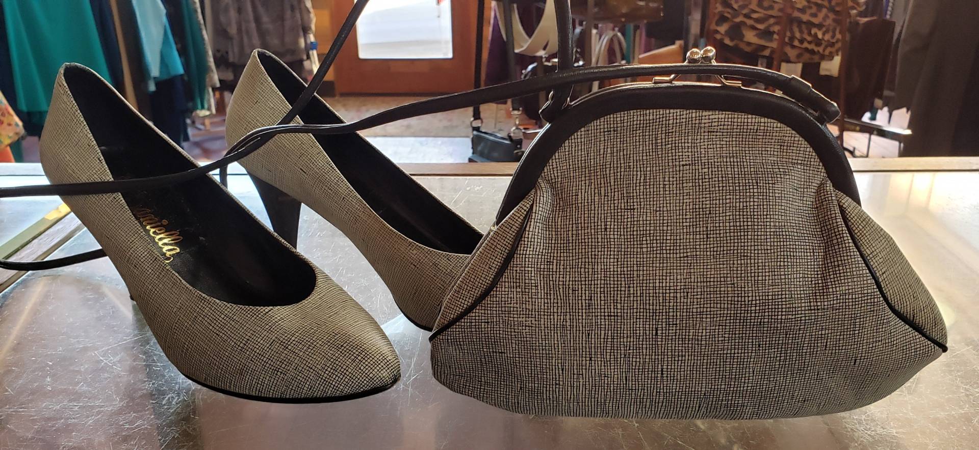Daniella Czarina Vintage 80Er Passende Geldbörse Und Heels Aus Brasilien Daniella Czarina Vintage 80Er Passende Geldbörse Und Heels Aus Brasilien von BuffaloGiGis