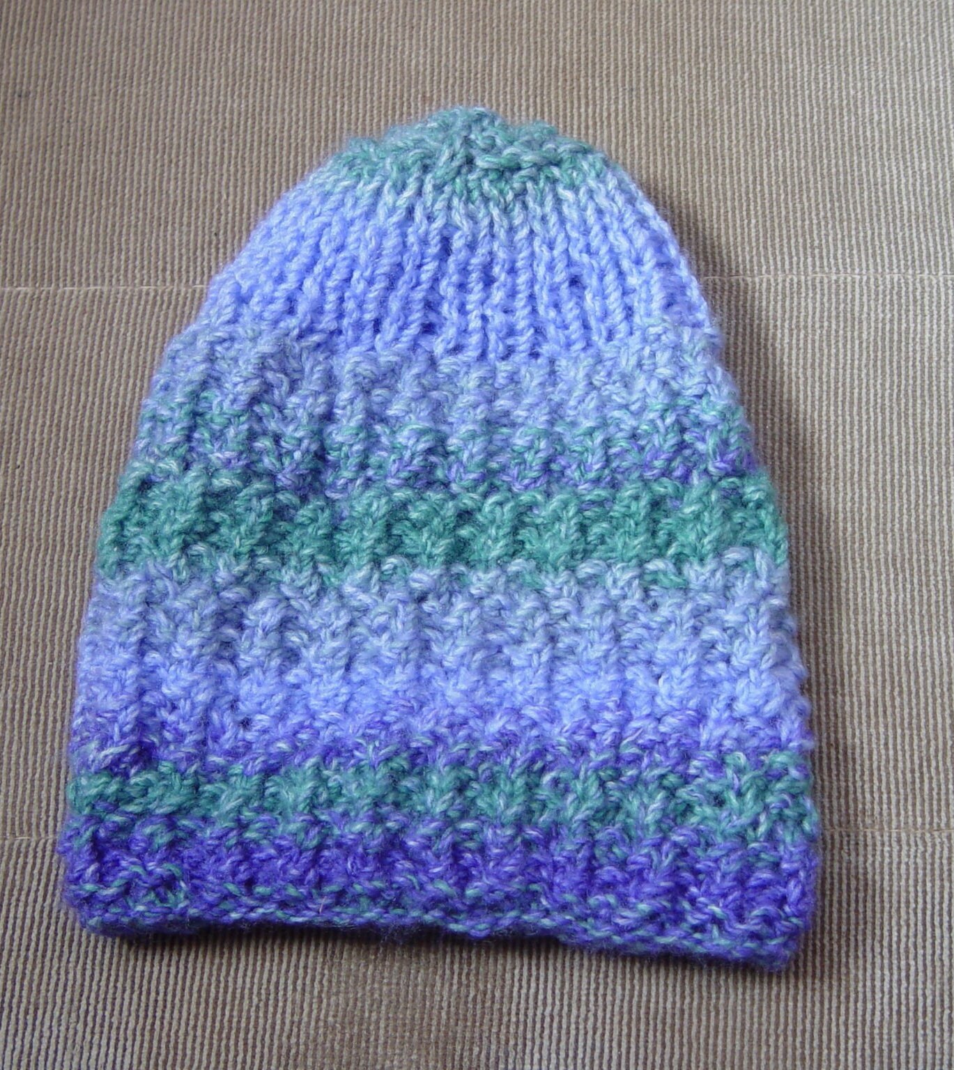 Handgestrickte Slouch Mütze, Bennie Multi Colors Blau Bis Grün Handgestrickte Slouch Mütze, Bennie Multi Colors Blau Bis Grün von BuffysBargains