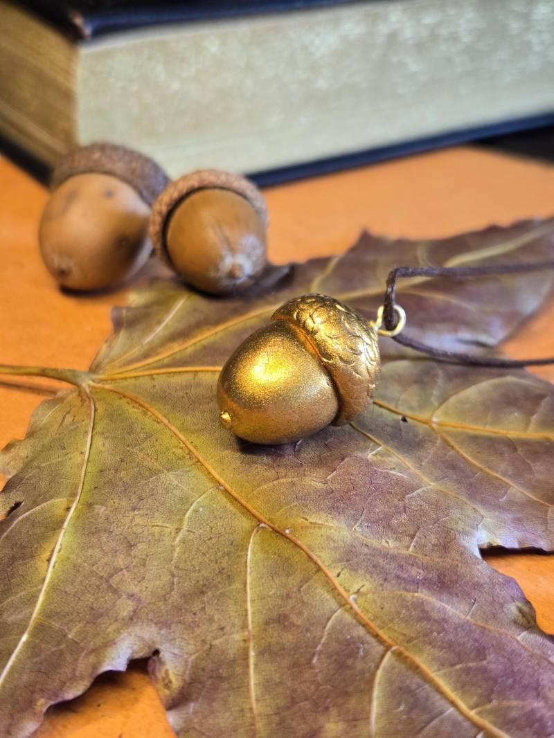 Bronze Colored Achorn Pendant - Handmade By Bugsleecreations von BugsleeCreationsDE